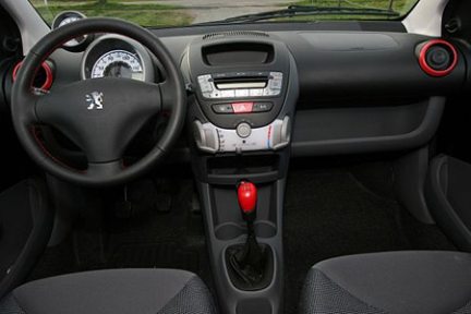 http://www.forum-peugeot.com/Forum/mesimages/15513/107 sport 2.jpg